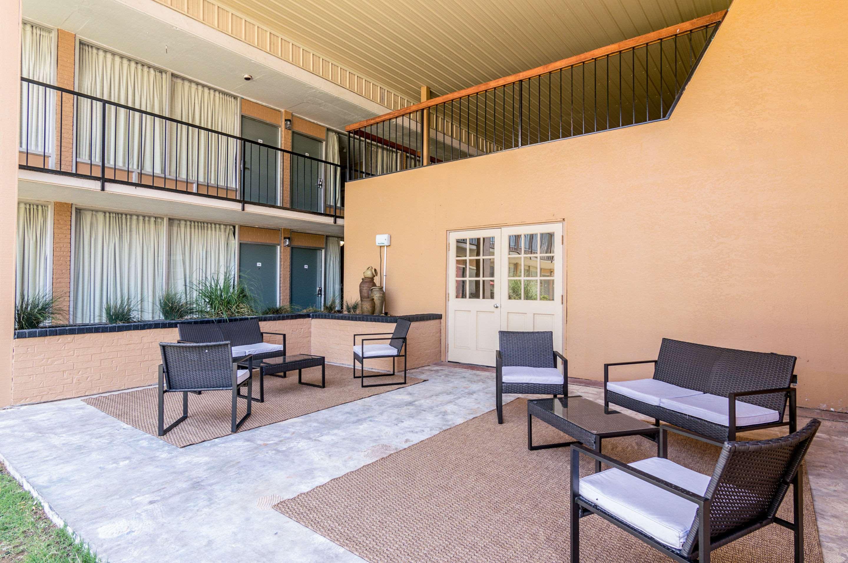 Quality Inn Shawnee I-40 Exterior photo