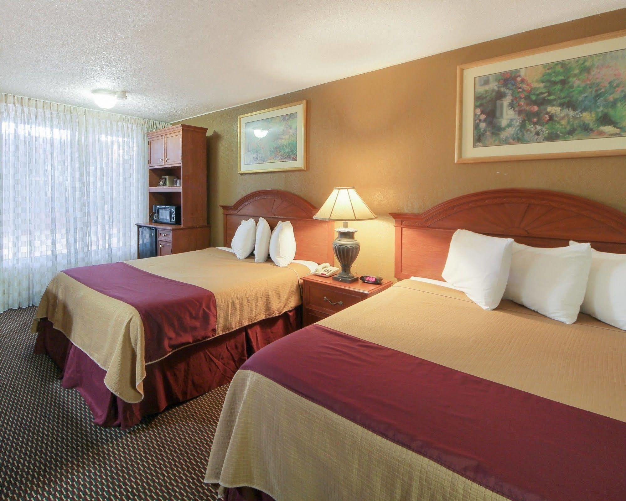 Quality Inn Shawnee I-40 Exterior photo