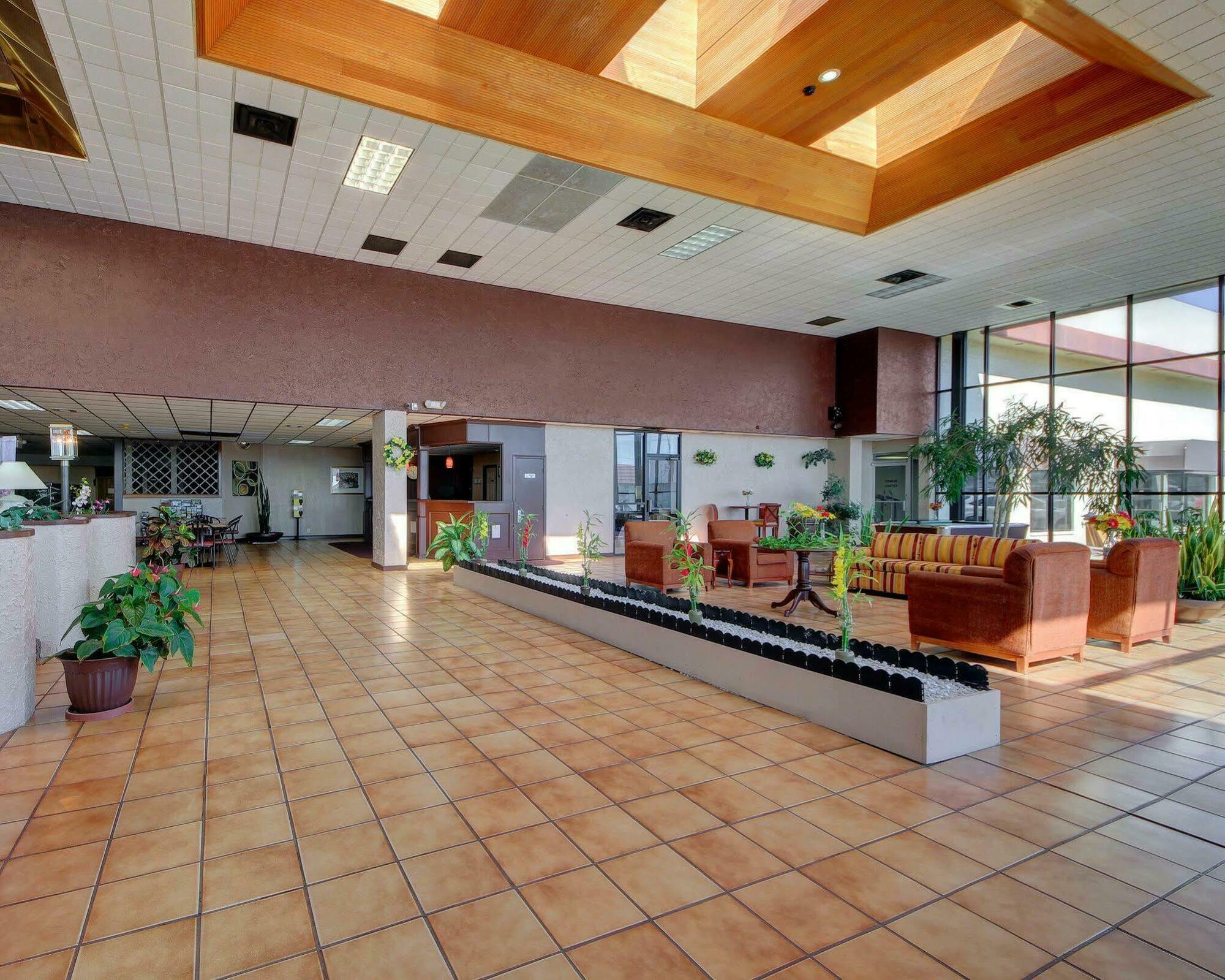 Quality Inn Shawnee I-40 Exterior photo